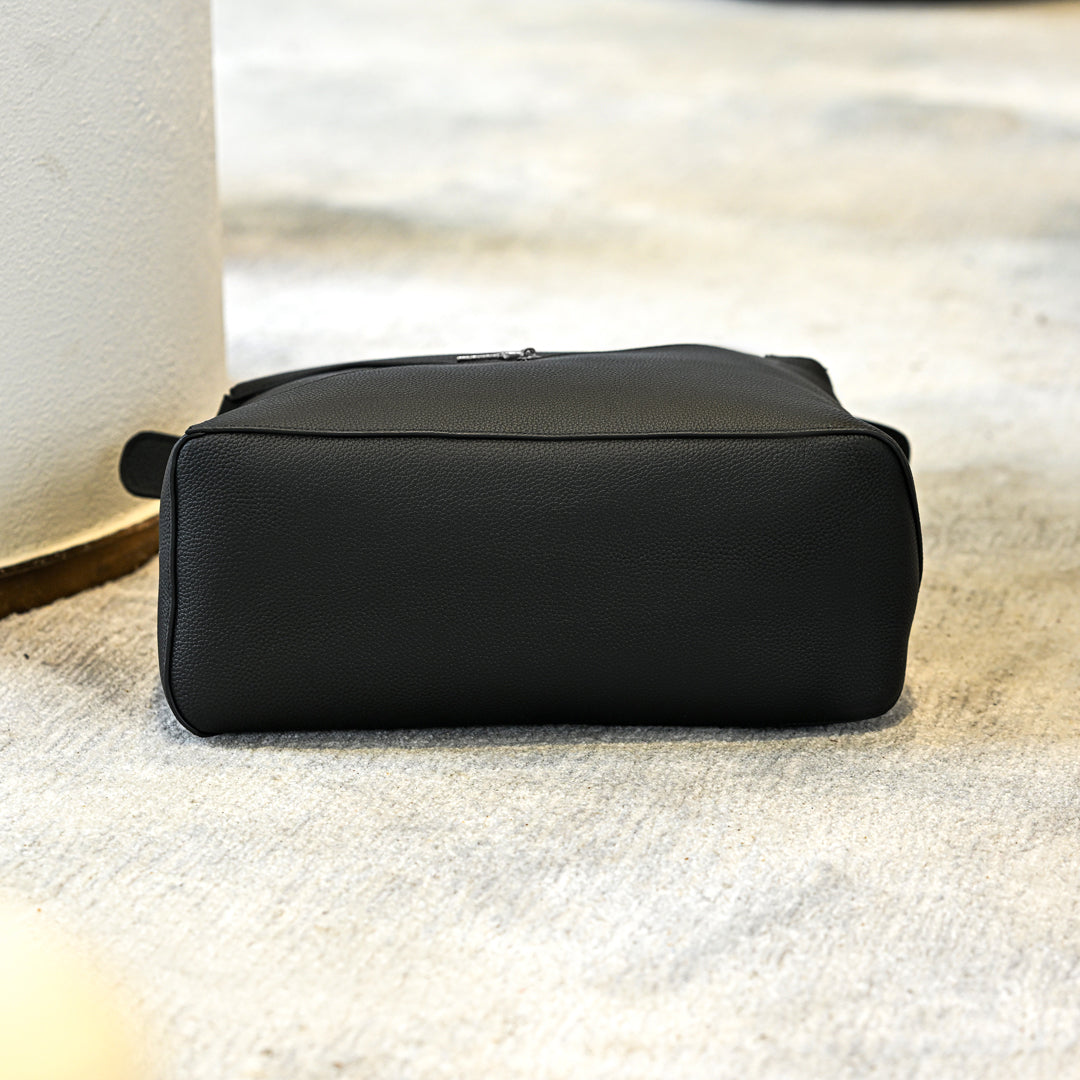 The Signature Messenger bag - Grain Leather