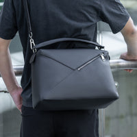 The Signature Messenger bag - Grain Leather