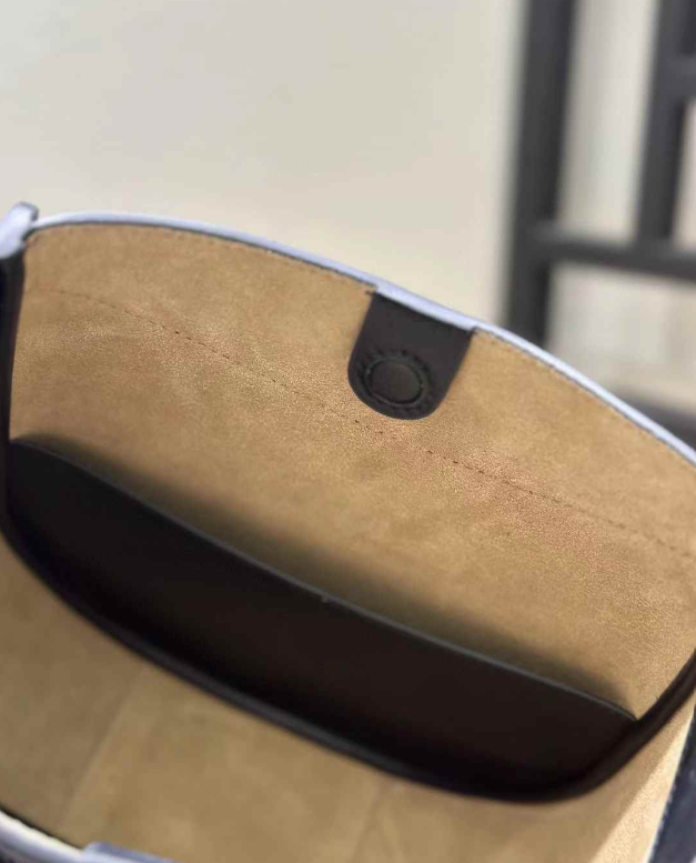 Saddle Curve Leather Crossbody Bag